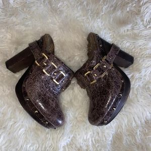 Vince Camuto Chocolate Cracked Leather  Distressed